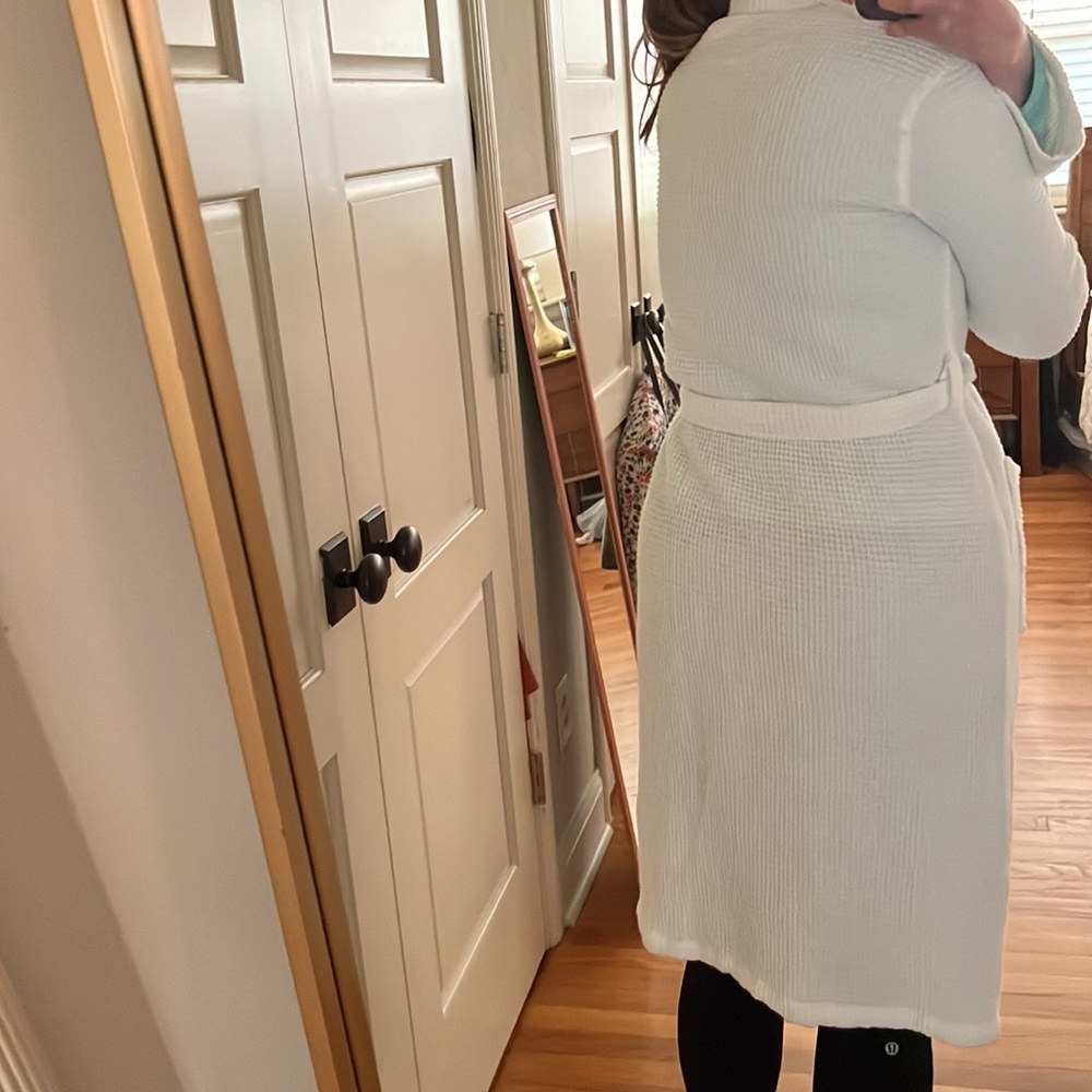 COYUCHI Waffle Robe - White small/medium organic cotton - Picture 9 of 16